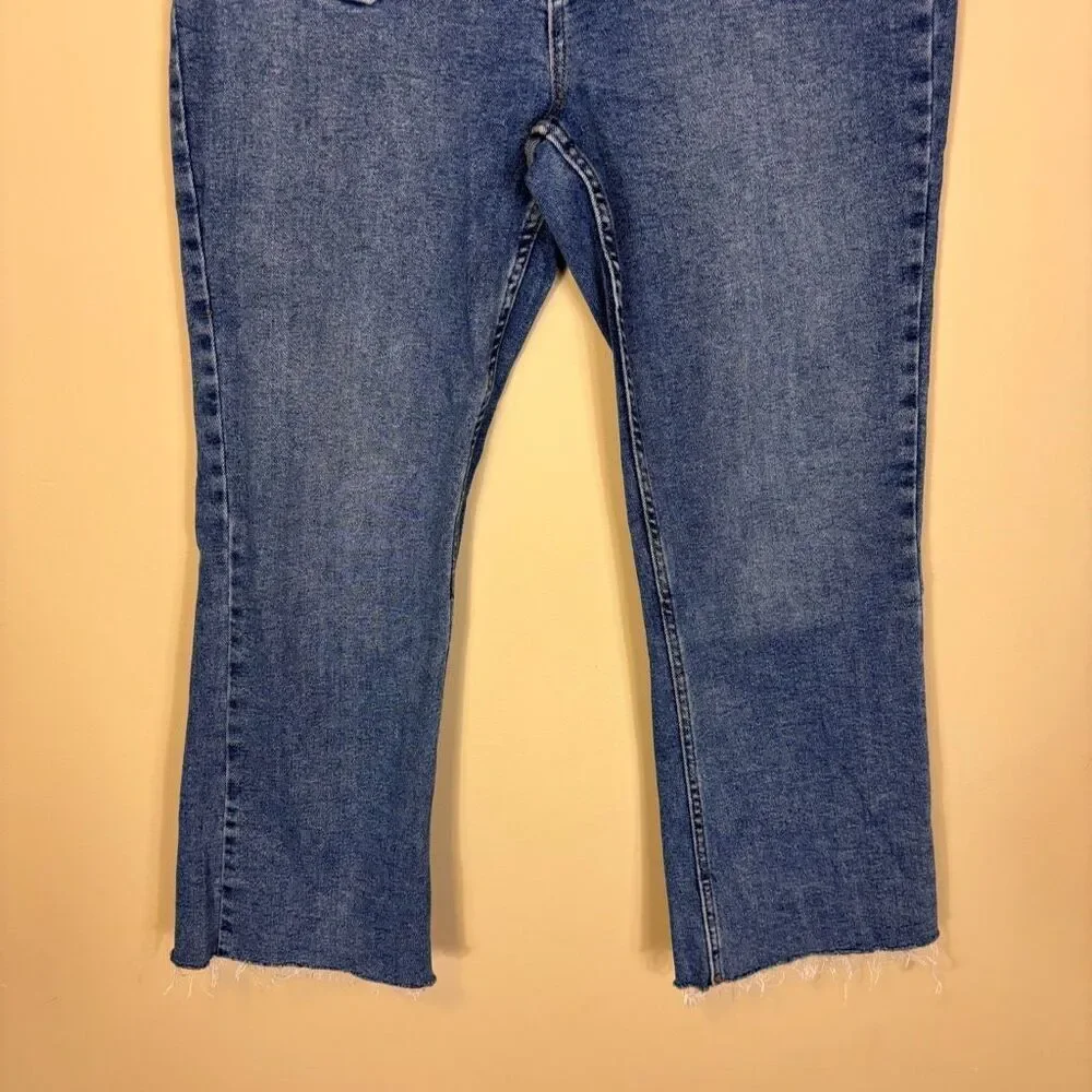Zara High Waisted Wide Leg Raw Hem Jeans Size 8‎